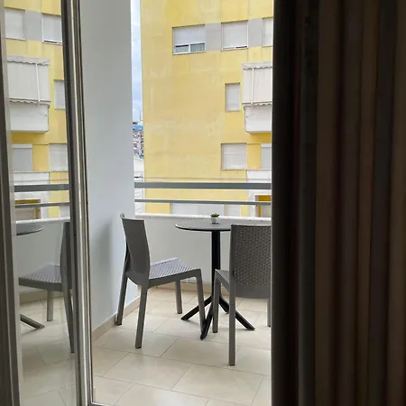 Albanian Bliss * 地拉那